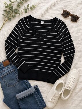 GAP Black White‎ Stripe Sweater | French Girl Cozy Knit | Classic Fit